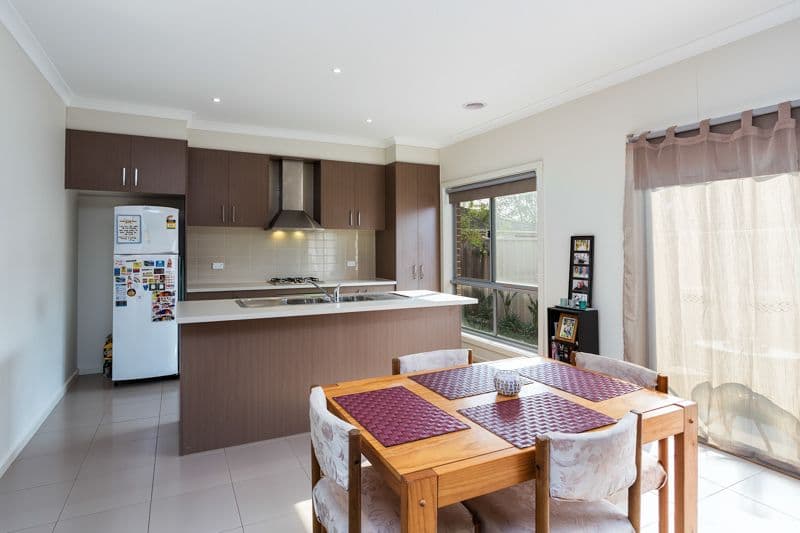 7 Fishburn Grove, MELTON WEST VIC 3337, Melton West - Thumbnail 3