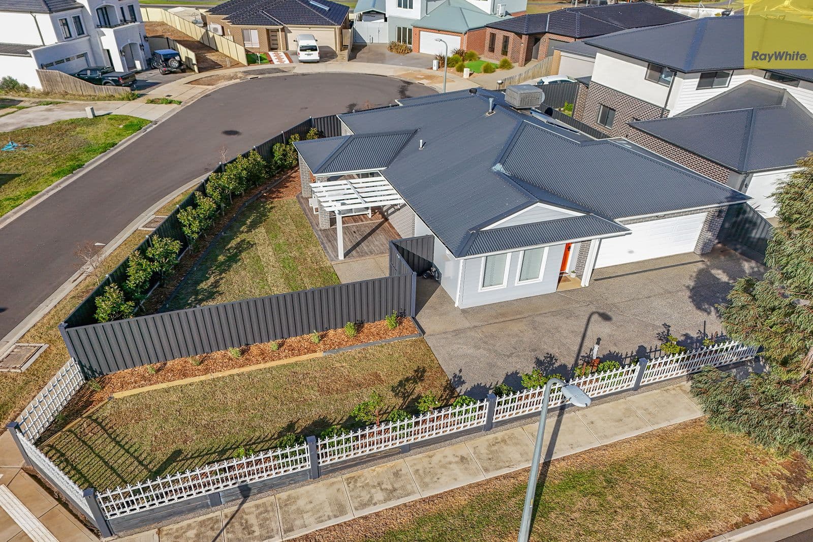 27 Simmons Drive, Bacchus Marsh VIC 3340, Bacchus Marsh - Thumbnail 4