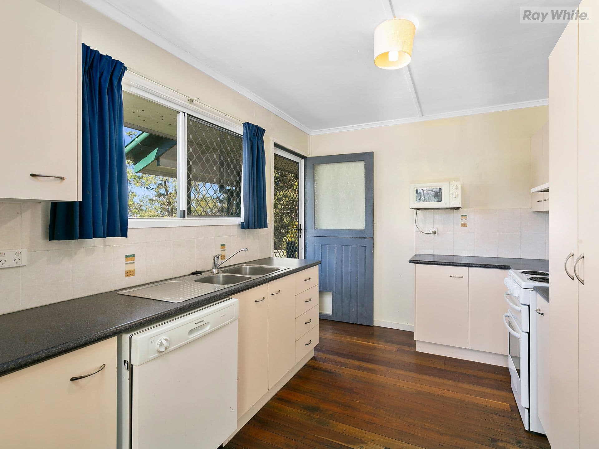 8 Hayden Street, Riverview QLD 4303, Riverview - Thumbnail 2