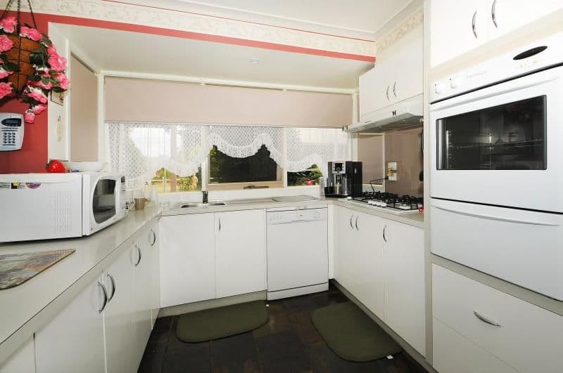 18 Dorchester Crescent, Carrum Downs VIC 3201, Carrum Downs - Thumbnail 2