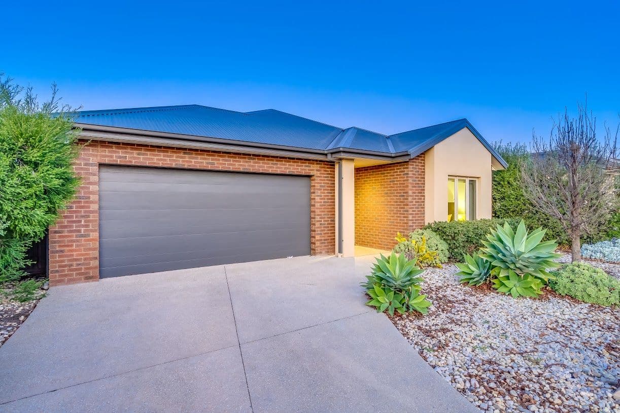 14 Fantail Crescent, Williams Landing VIC 3027, Williams Landing - Thumbnail 2