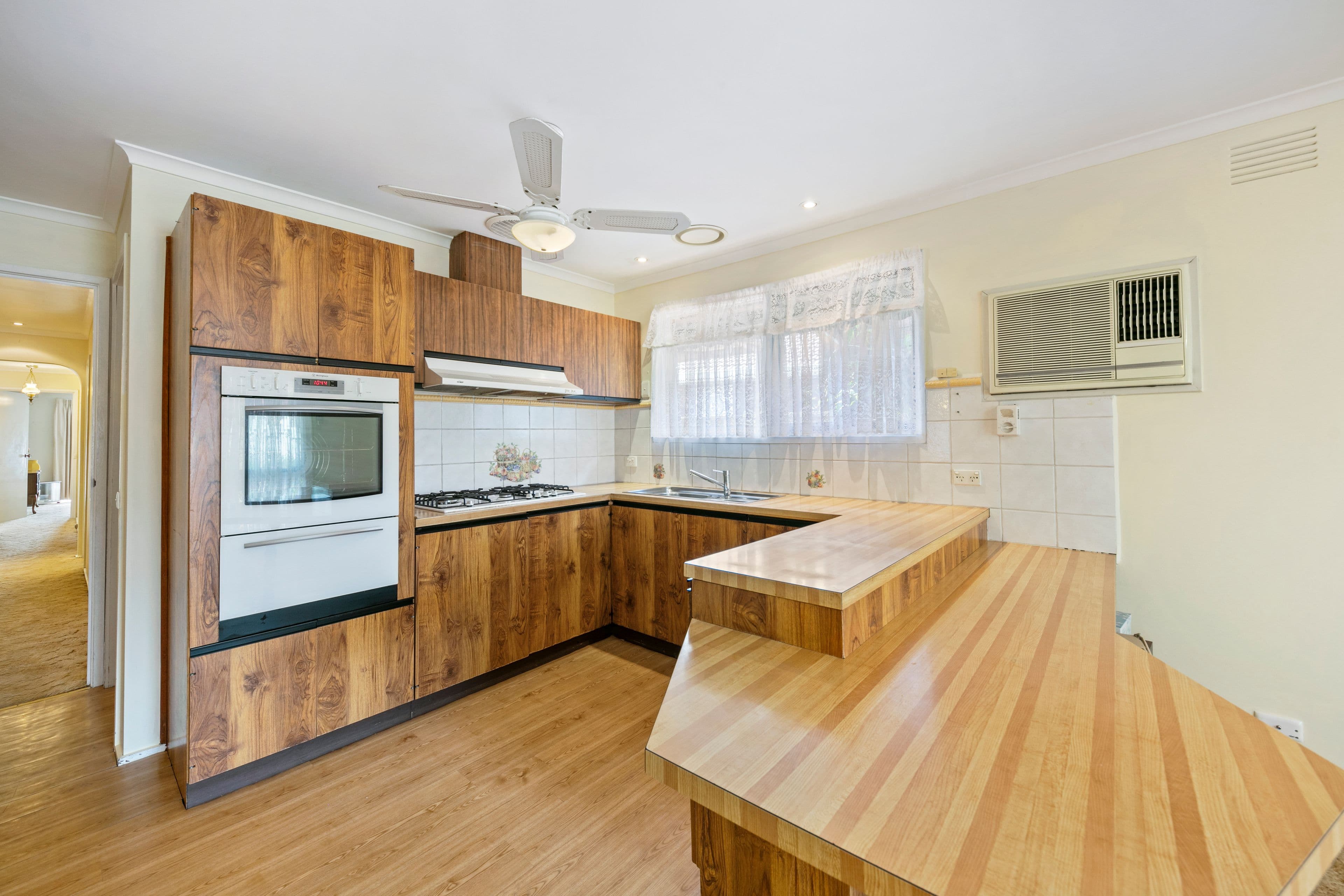 2 Ballina Court, Deer Park VIC 3023, Deer Park - Thumbnail 2