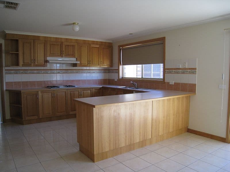 11 Raphael Rise, SOUTH MORANG VIC 3752, South Morang - Thumbnail 2