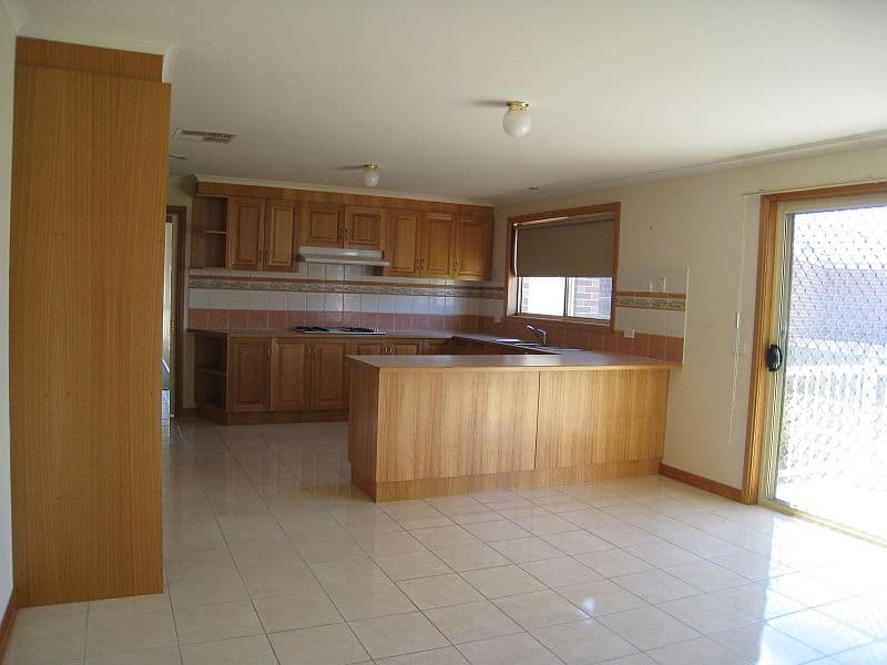 11 Raphael Rise, SOUTH MORANG VIC 3752, South Morang - Thumbnail 3
