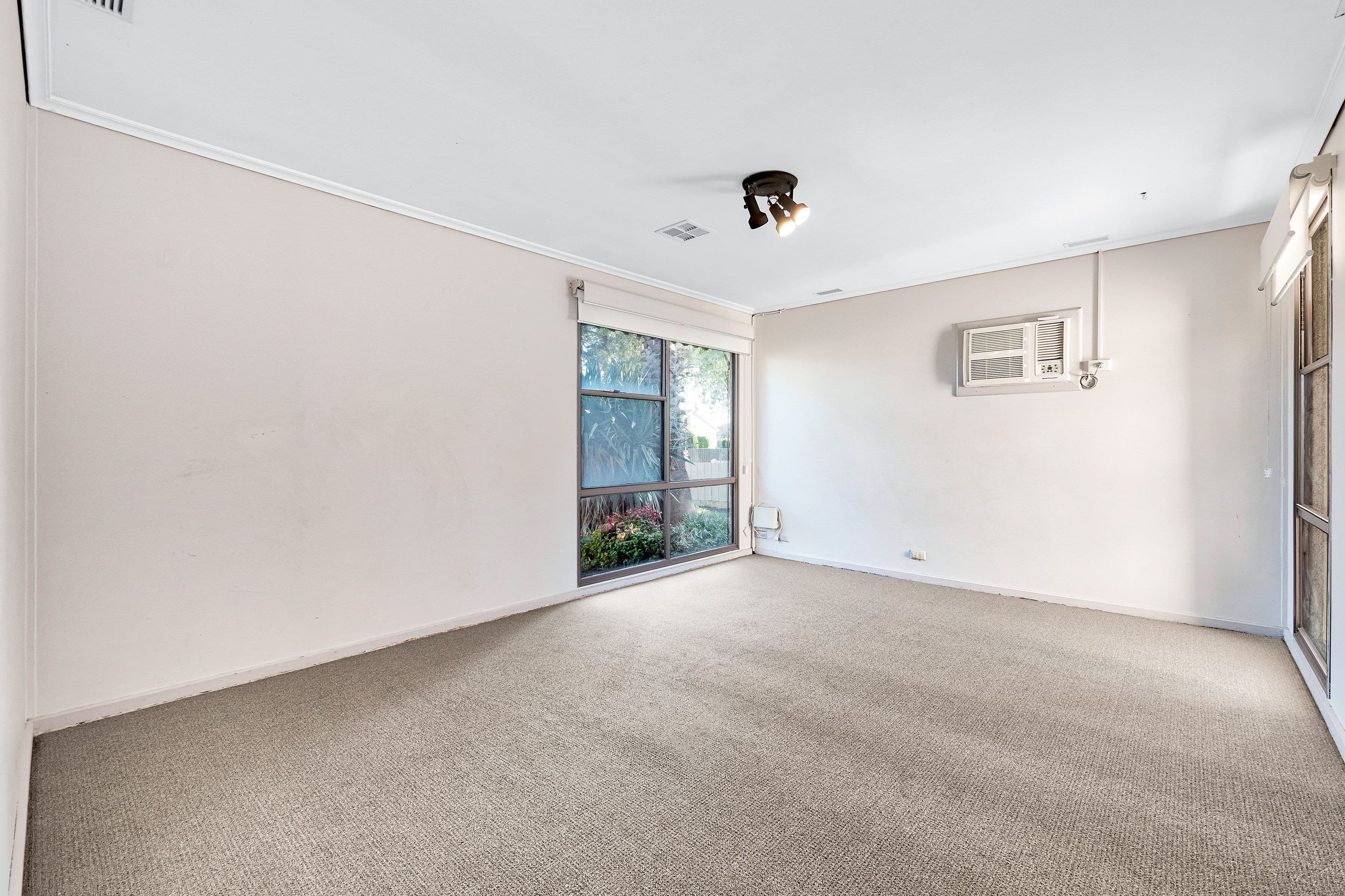 20 Valepark Crescent, Cranbourne VIC 3977, Cranbourne - Thumbnail 2