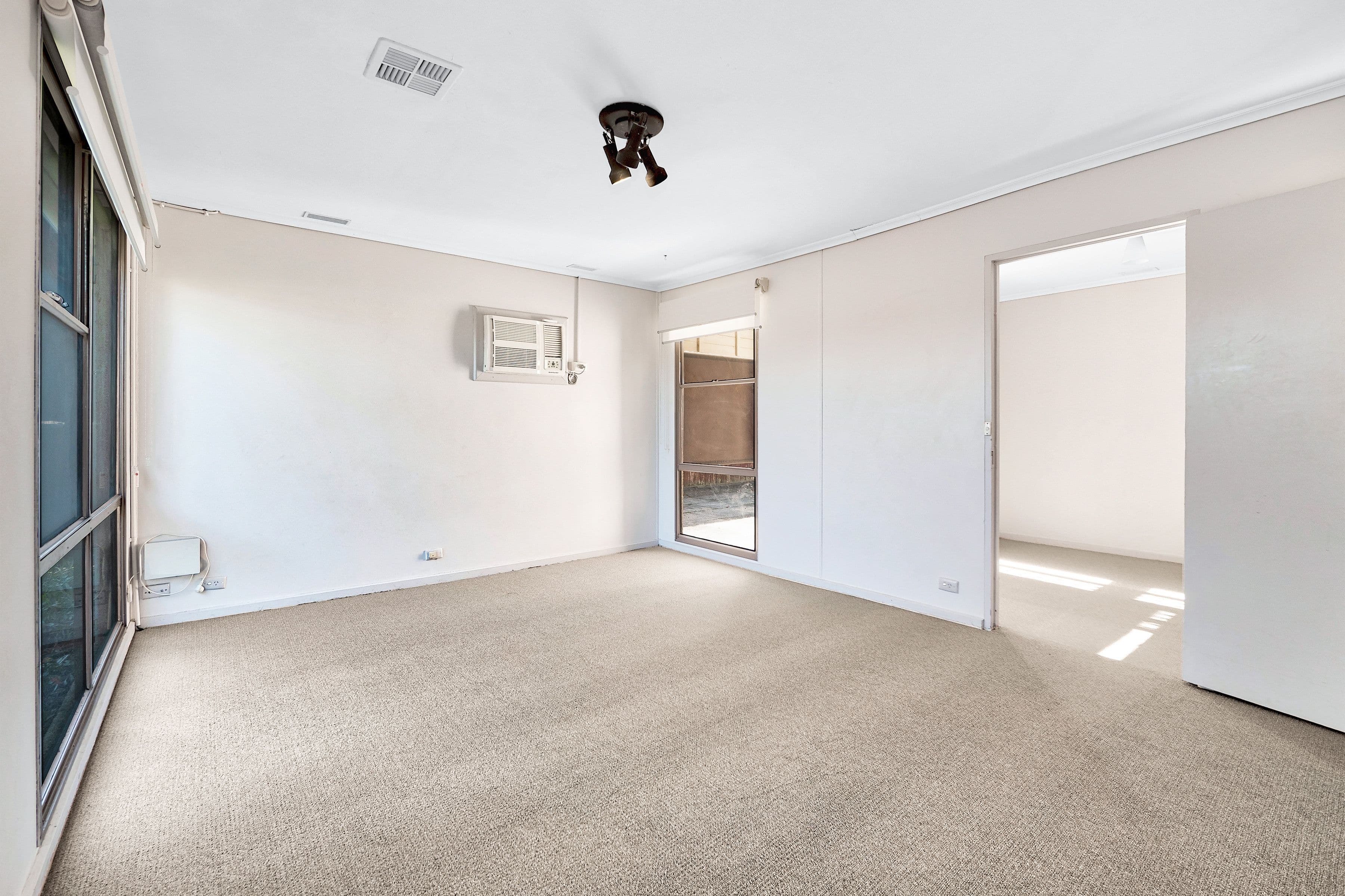 20 Valepark Crescent, Cranbourne VIC 3977, Cranbourne - Thumbnail 3