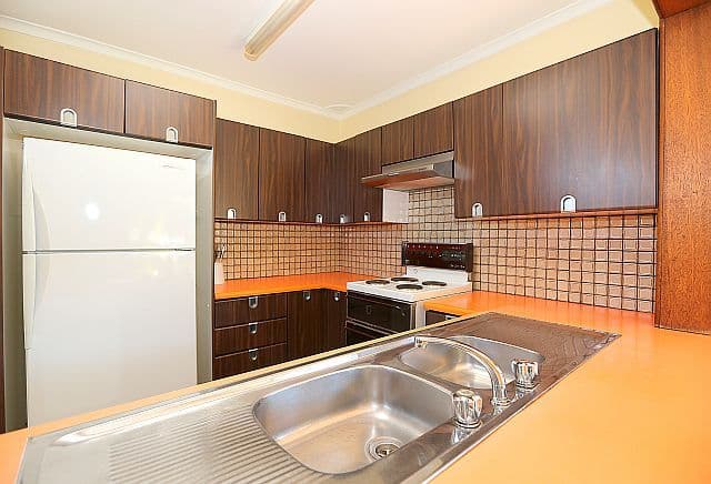 3 Lurnea Avenue, GEORGES HALL NSW 2198, Georges Hall - Thumbnail 3