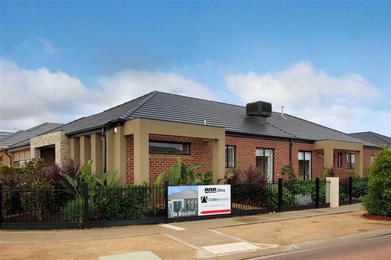 15 Botanical Drive, CAROLINE SPRINGS VIC 3023, Caroline Springs - Thumbnail 2