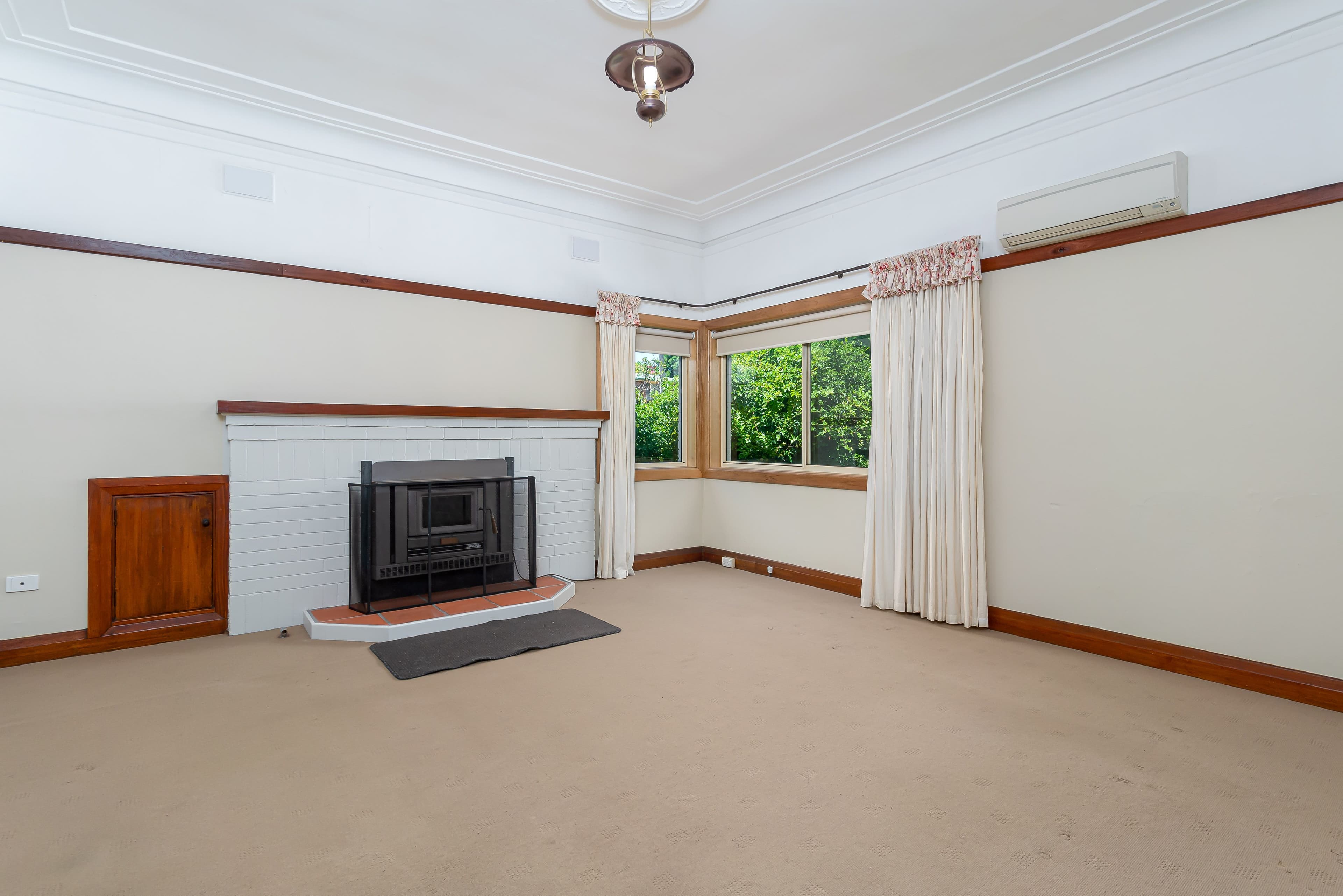 4 Kirk Avenue, Tumut NSW 2720, Tumut - Thumbnail 2