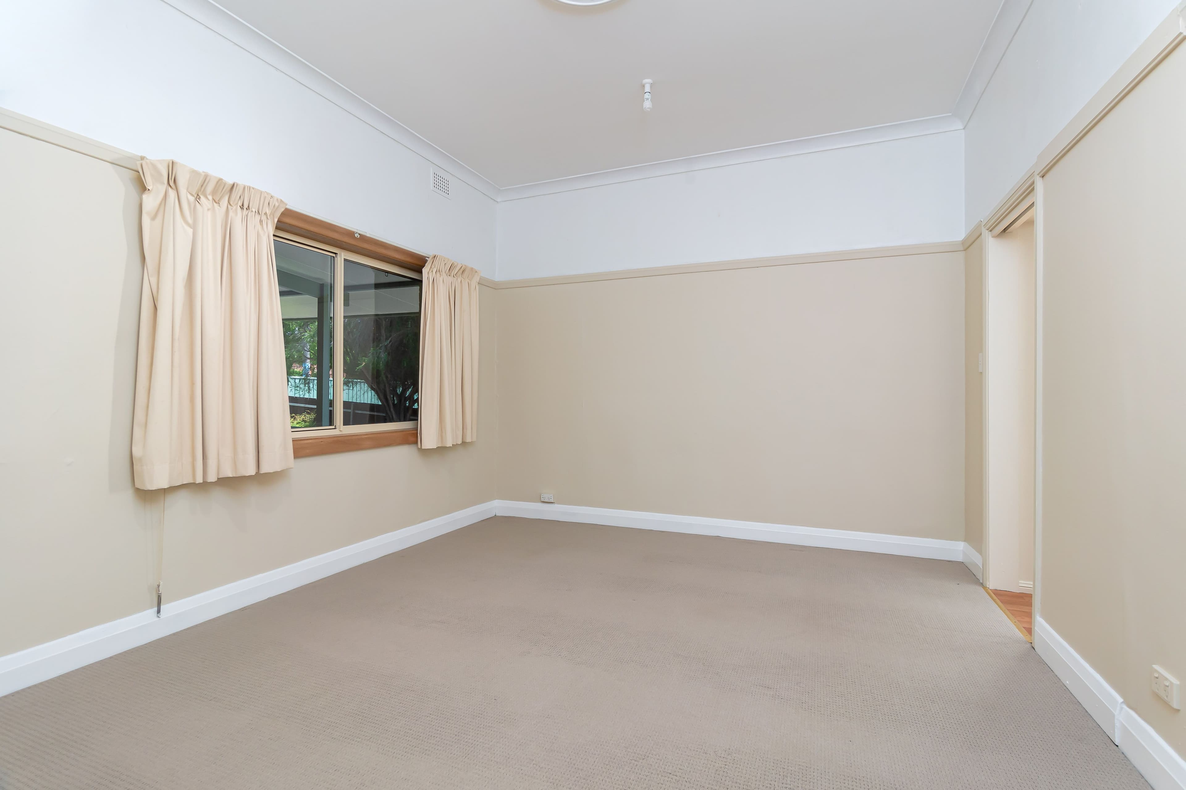 4 Kirk Avenue, Tumut NSW 2720, Tumut - Thumbnail 6