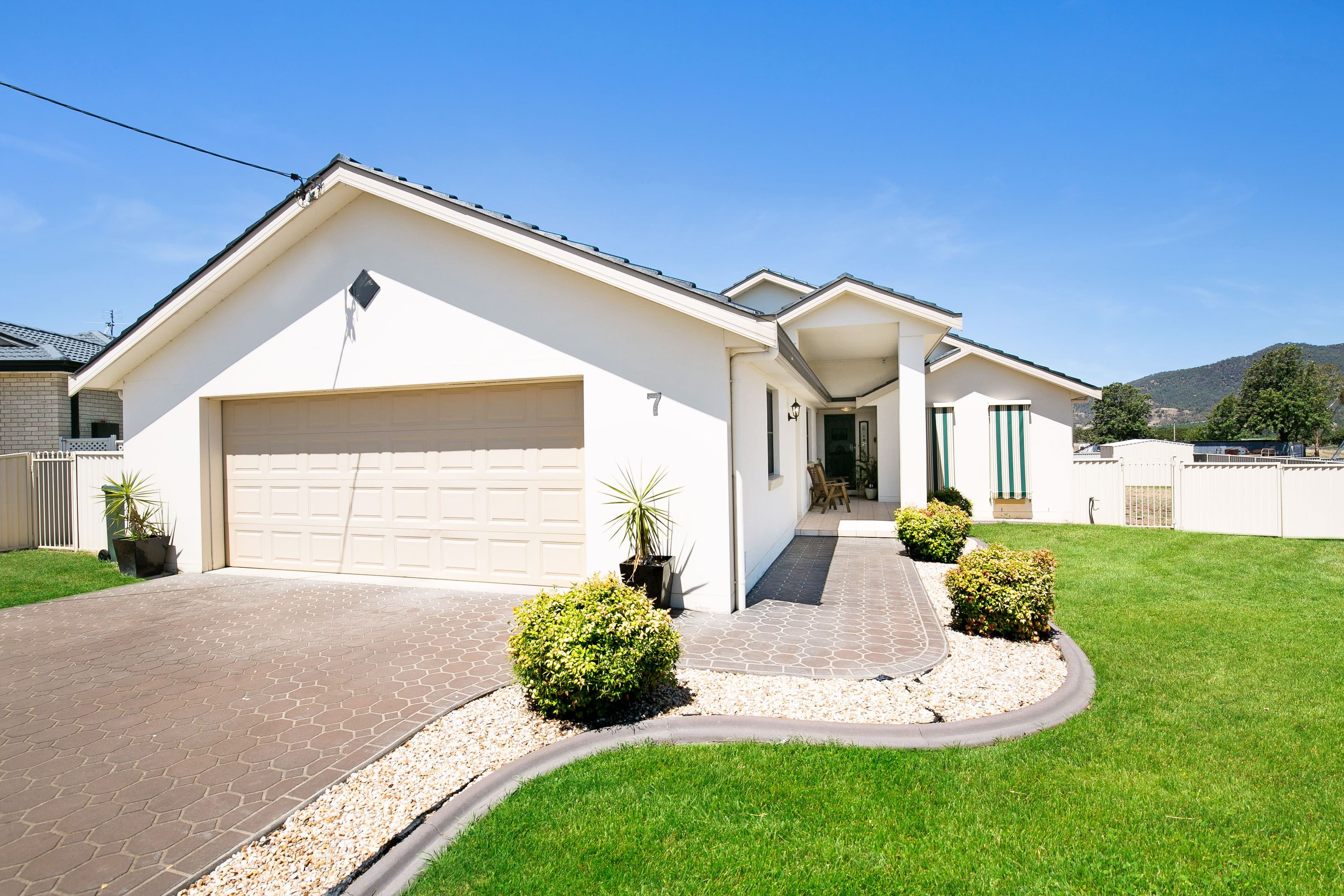 7 Banksia Close, Kootingal - Thumbnail 2