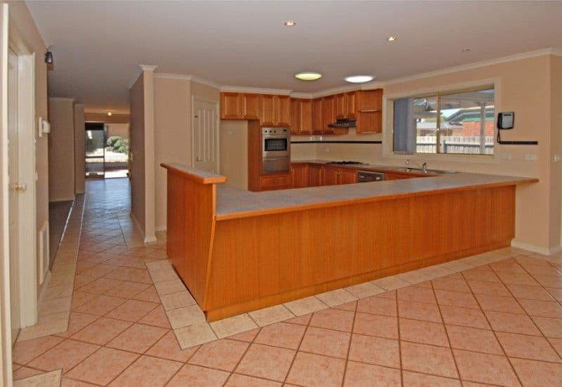 33 Golden Way, HILLSIDE VIC 3037, Hillside - Thumbnail 2
