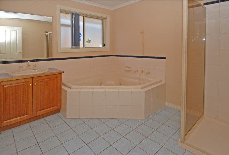 33 Golden Way, HILLSIDE VIC 3037, Hillside - Thumbnail 4