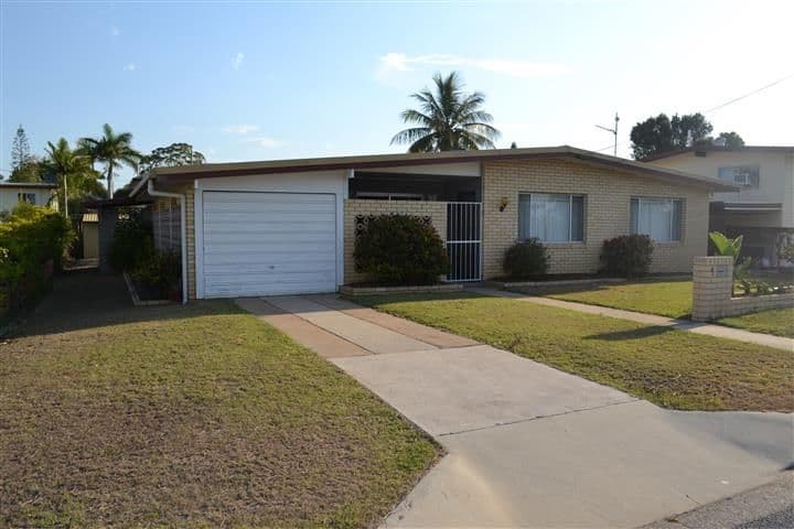 7 Pashley Street, CLINTON QLD 4680, Clinton - Thumbnail 2