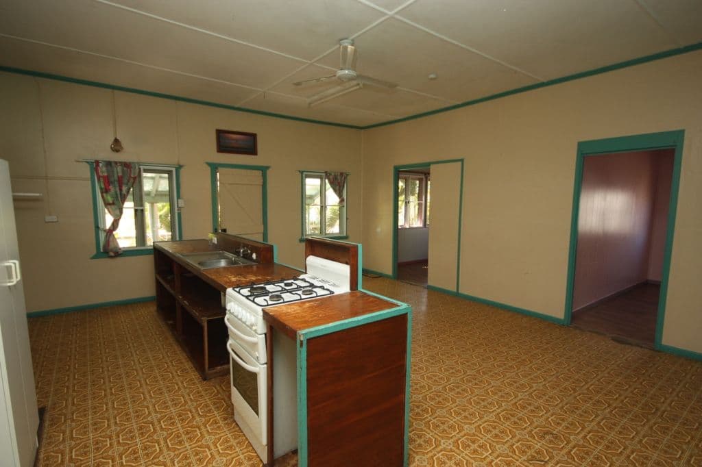 34 Sandowns Street, ALVA QLD 4807, Alva - Thumbnail 3