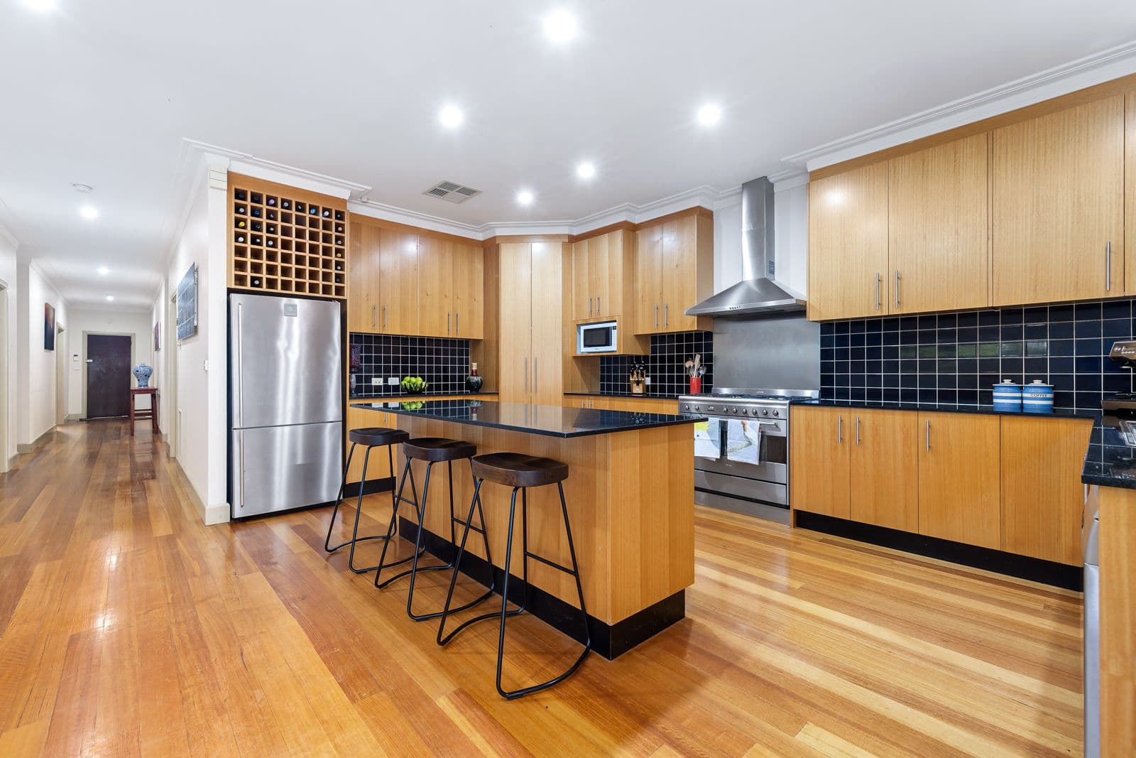 16 Neville Street, Box Hill South VIC 3128, Box Hill South - Thumbnail 3
