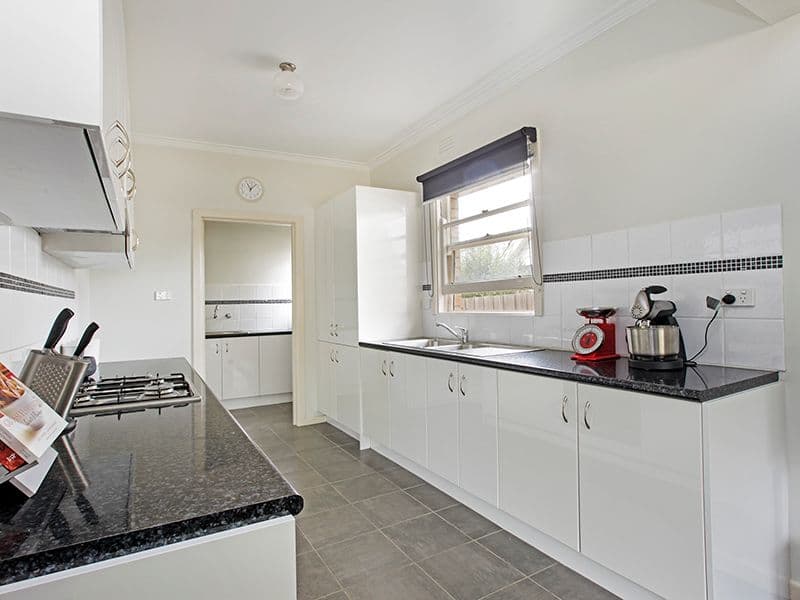 6 Strachan Avenue, MANIFOLD HEIGHTS VIC 3218, Manifold Heights - Thumbnail 2