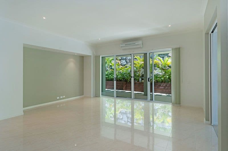 9 Soward Court, PACIFIC PINES QLD 4211, Pacific Pines - Thumbnail 6