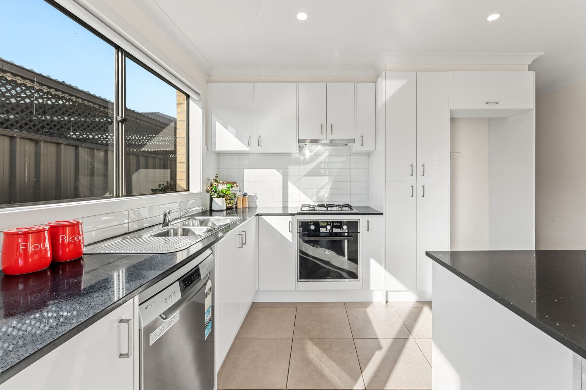 8 Naso Place, Clyde North VIC 3978, Clyde North - Thumbnail 4