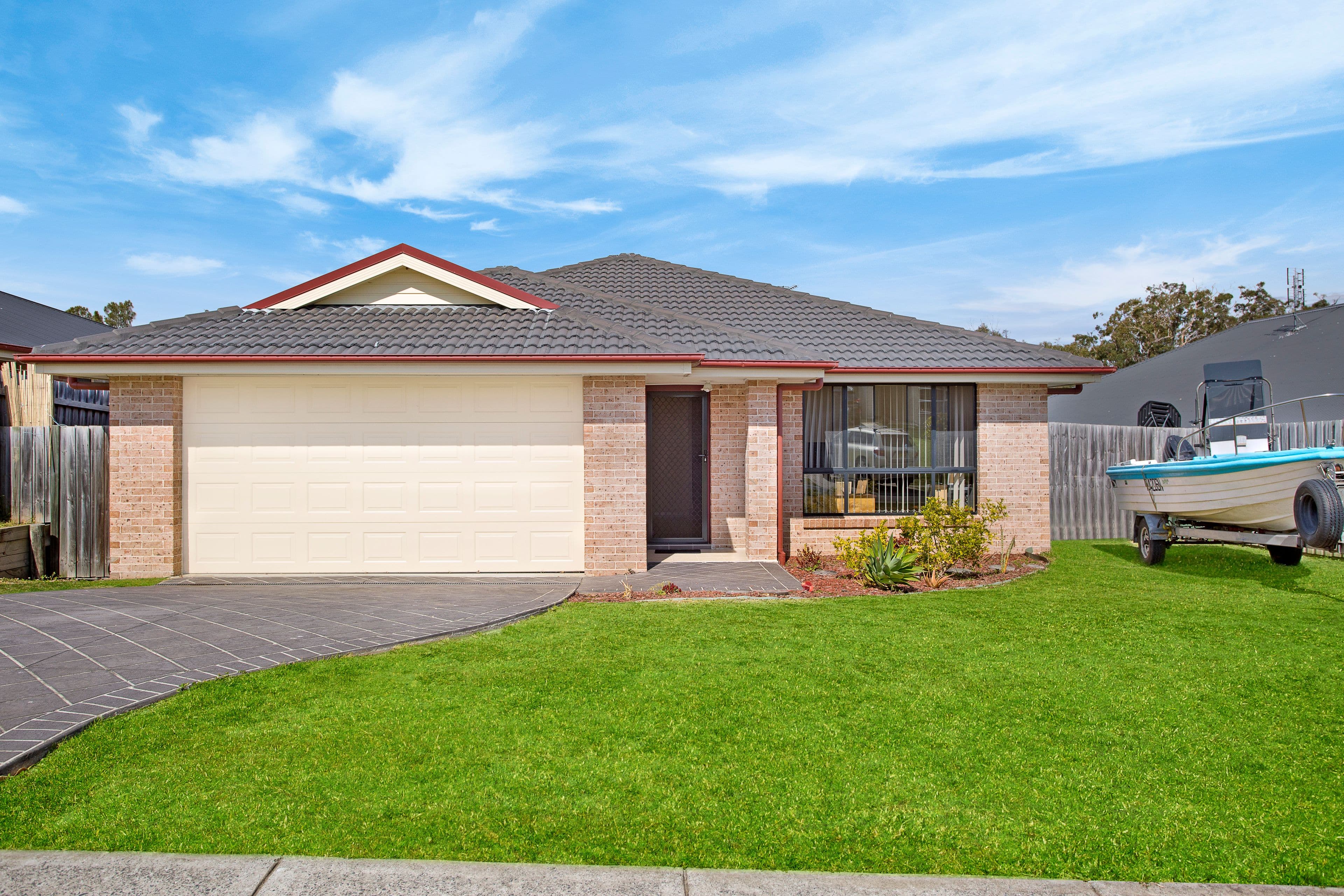 23 Snapdragon Crescent, Hamlyn Terrace - Image 1