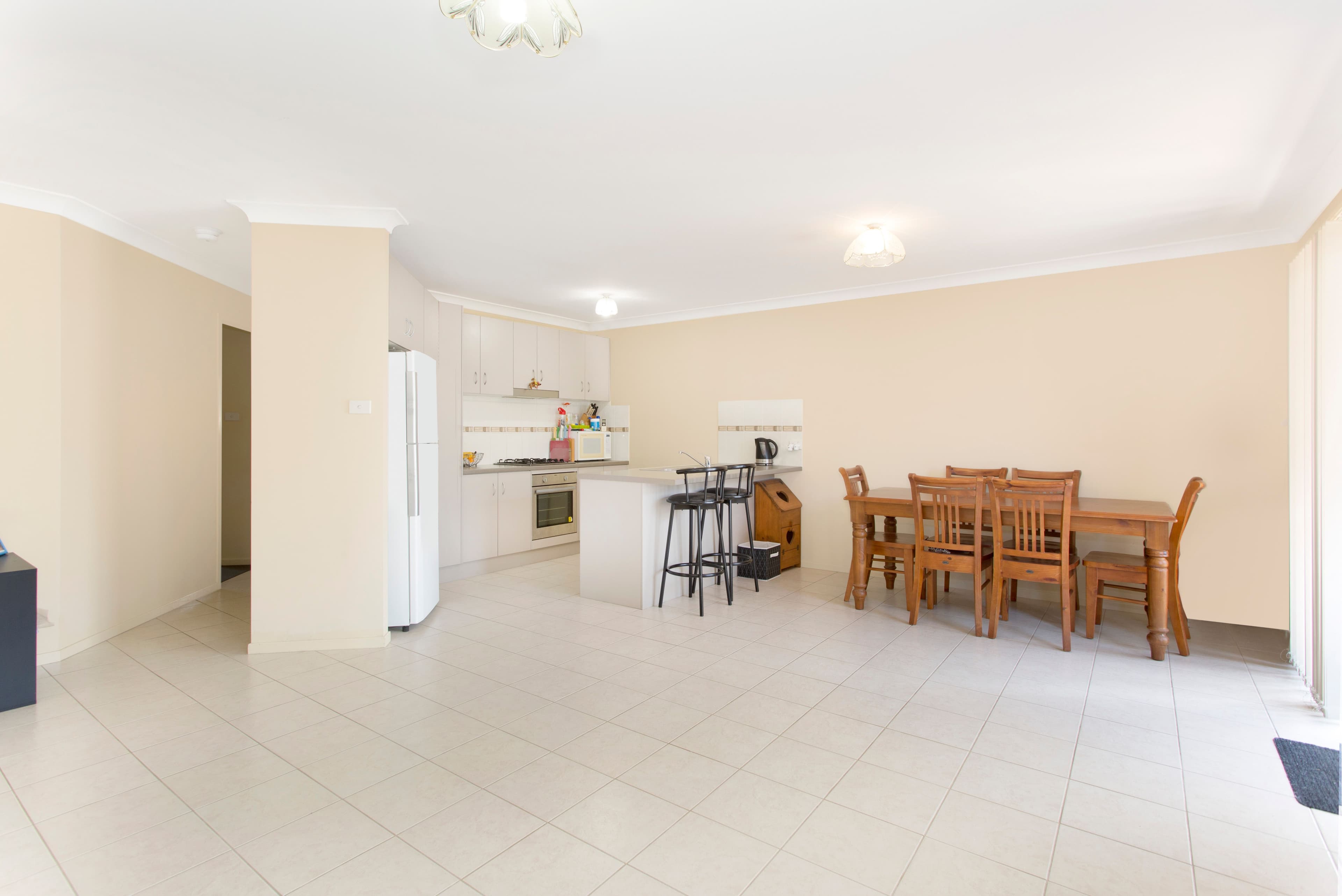 23 Snapdragon Crescent, Hamlyn Terrace - Thumbnail 2