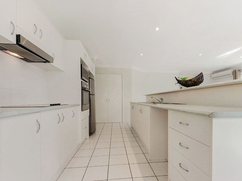 8 Islay Court, Merrimac QLD 4226, Merrimac - Thumbnail 2
