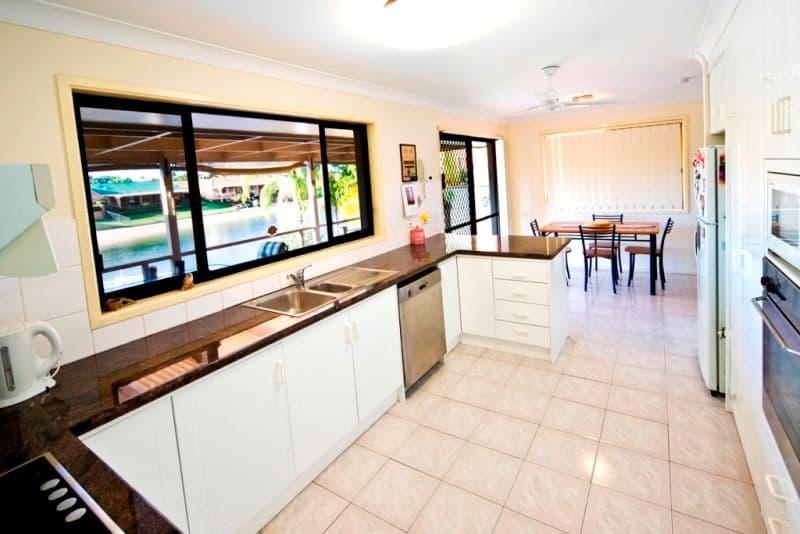 8 Moola Court, BROADBEACH WATERS QLD 4218, Broadbeach Waters - Thumbnail 3