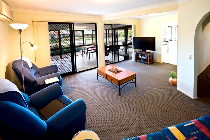 8 Moola Court, BROADBEACH WATERS QLD 4218, Broadbeach Waters - Thumbnail 5