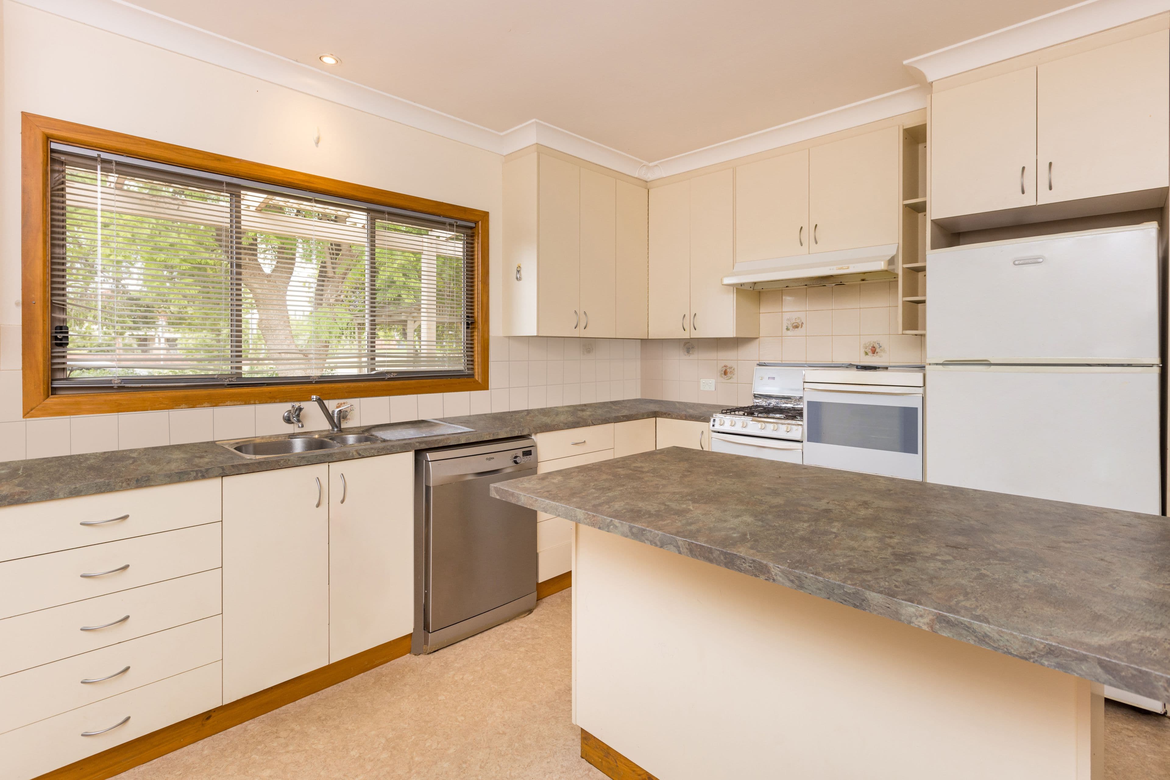 83 Cherry Avenue, Mildura VIC 3500, Mildura - Thumbnail 5