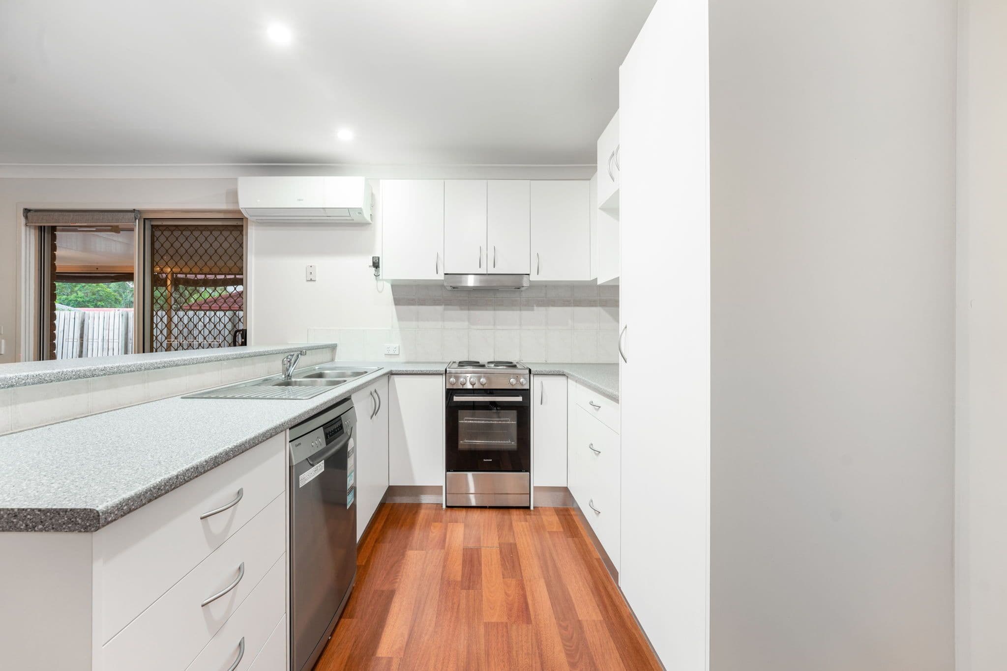 13 Ibrox Court, Regents Park QLD 4118, Regents Park - Thumbnail 3