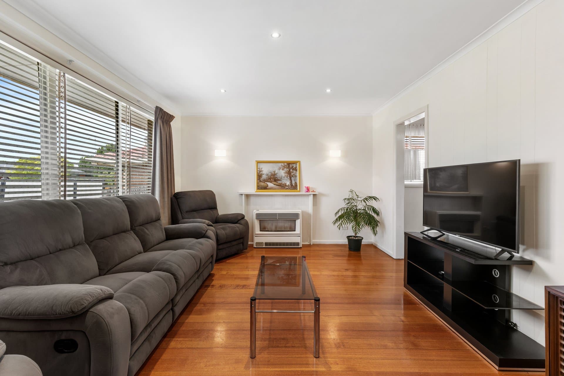15 Banksia Avenue, Thomastown - Thumbnail 2