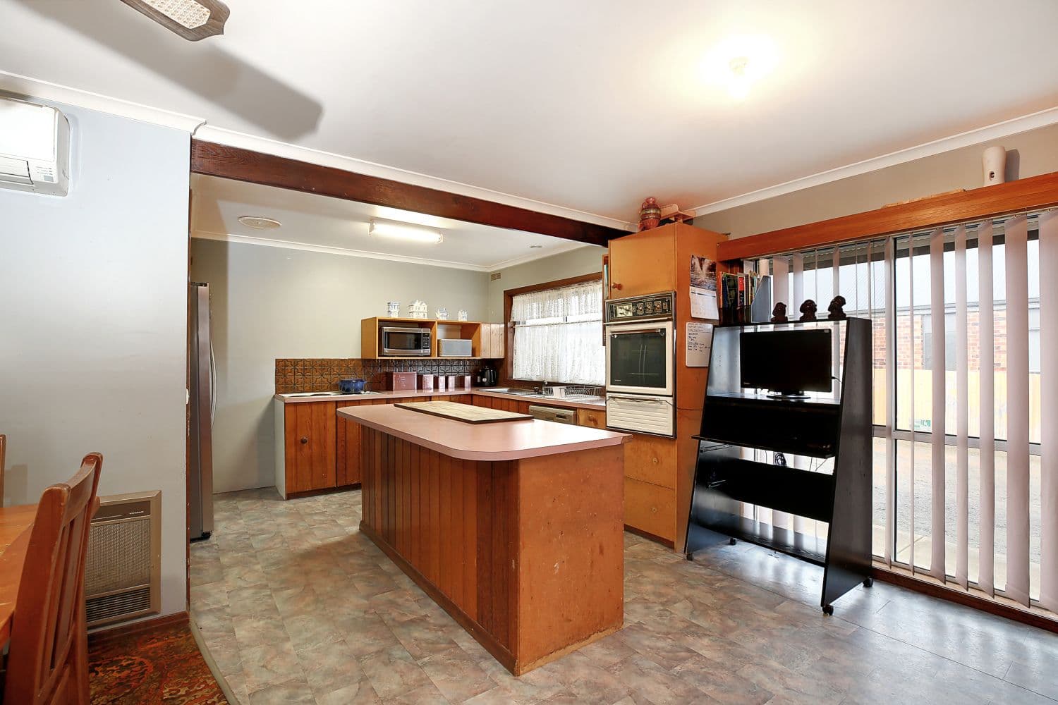 6 Tarrant Street, Cobden VIC 3266, Cobden - Thumbnail 2