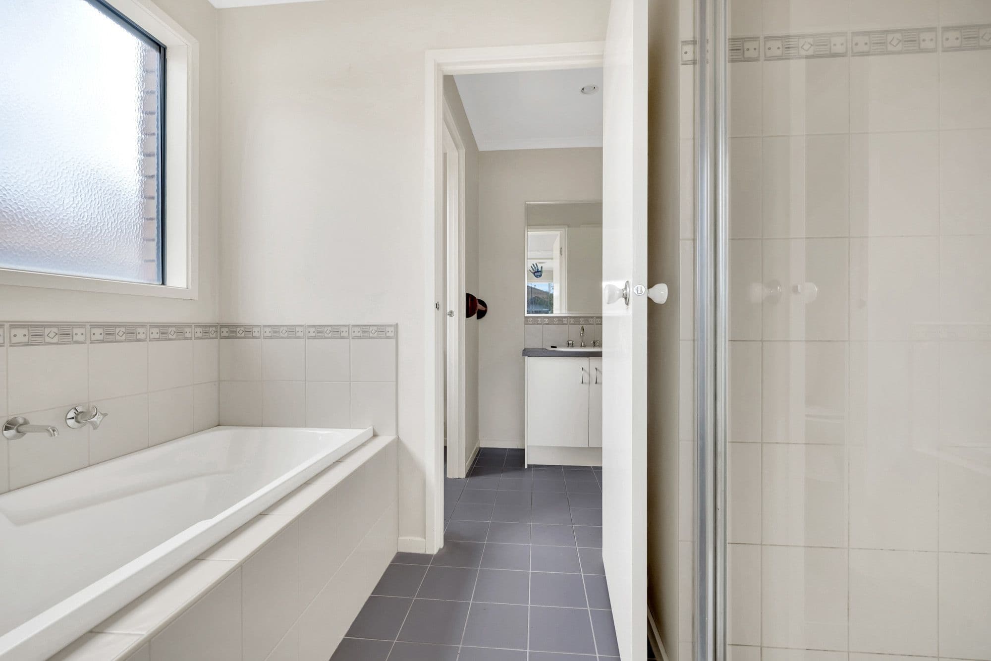 3 Stringybark Close, Wyndham Vale VIC 3024, Wyndham Vale - Thumbnail 4