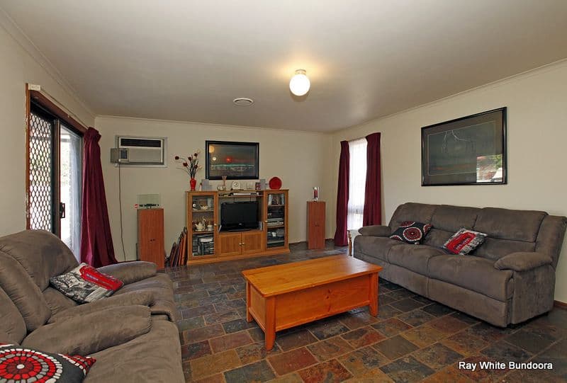 121 Woolnough Drive, MILL PARK VIC 3082, Mill Park - Thumbnail 2