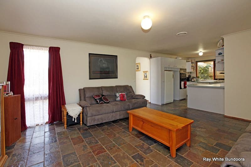 121 Woolnough Drive, MILL PARK VIC 3082, Mill Park - Thumbnail 3