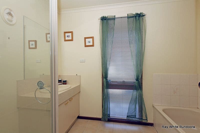121 Woolnough Drive, MILL PARK VIC 3082, Mill Park - Thumbnail 8