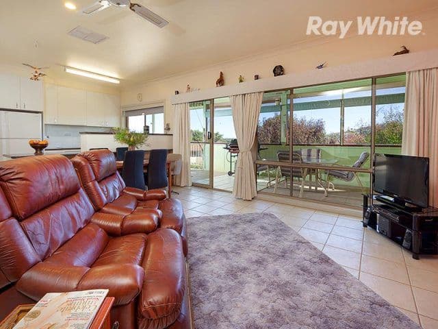 10 Craig Drive, BELLBRIDGE VIC 3691, Bellbridge - Thumbnail 3
