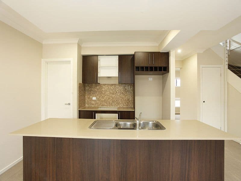 105 Featherbrook Drive, POINT COOK VIC 3030, Point Cook - Thumbnail 3