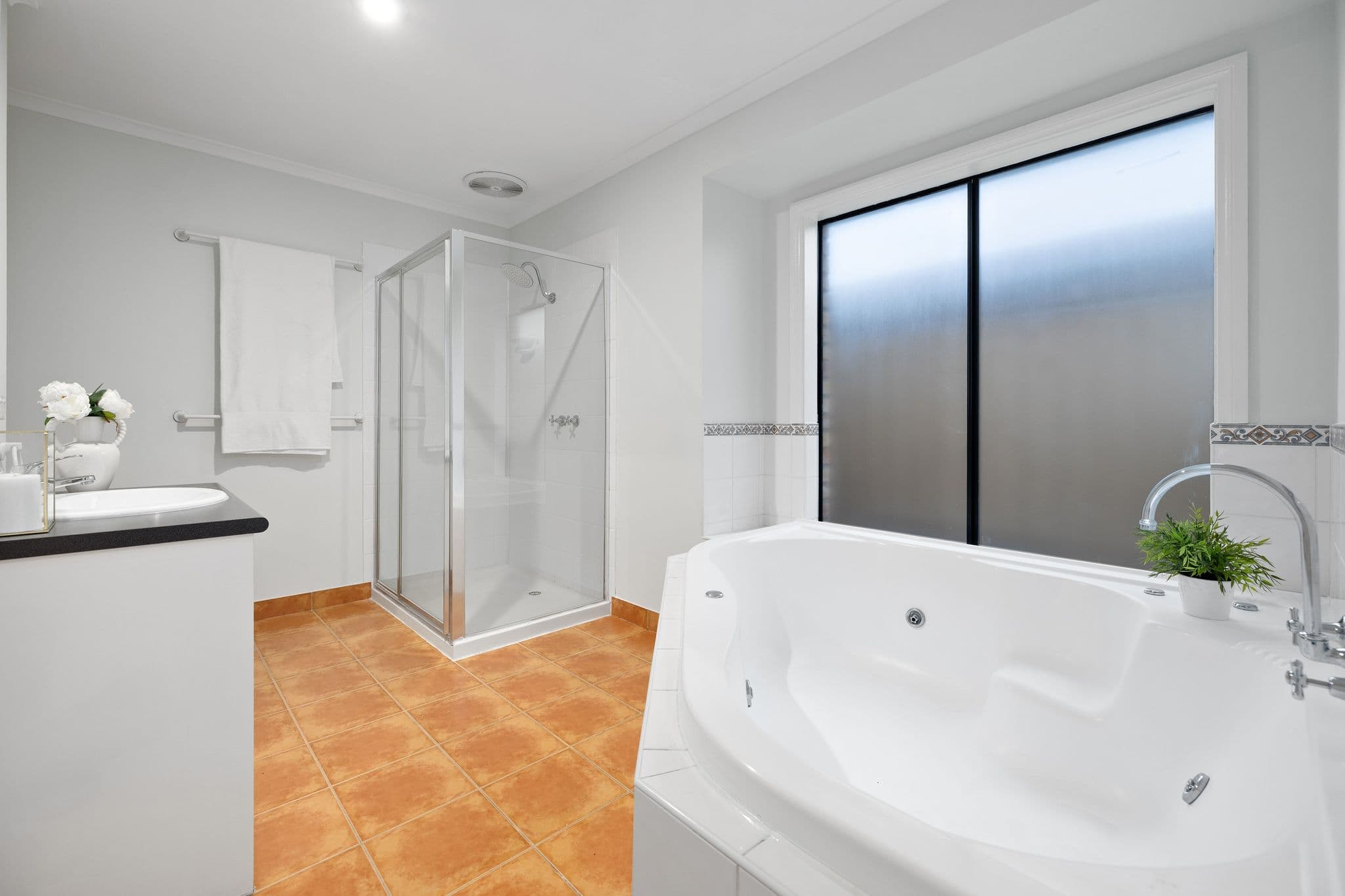27 Harness Place, Pakenham VIC 3810, Pakenham - Thumbnail 3