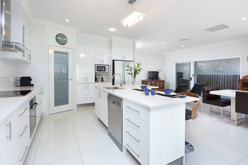 6 Leo Place, BRIDGEMAN DOWNS QLD 4035, Bridgeman Downs - Thumbnail 4