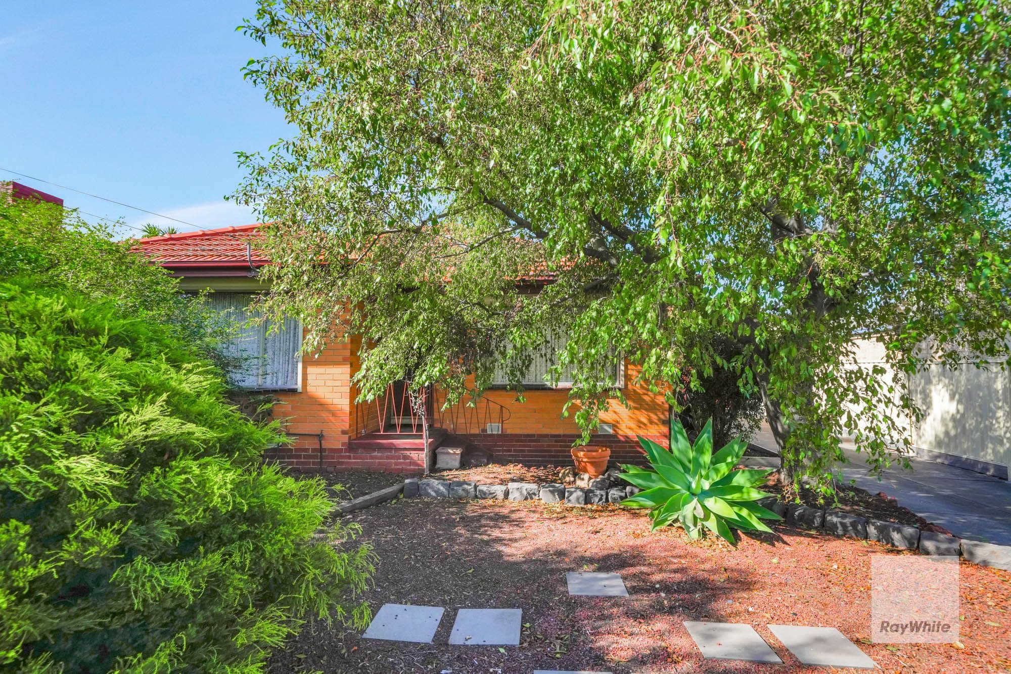 6 Tadstan Drive, Tullamarine VIC 3043, Tullamarine - Thumbnail 2