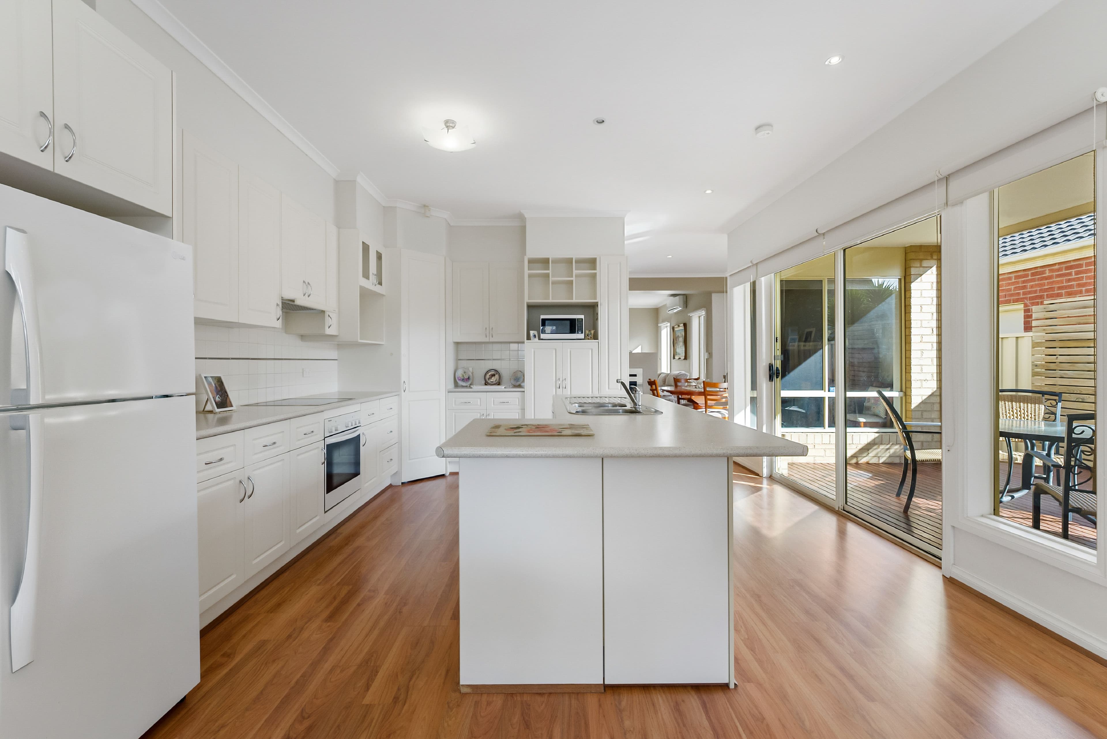 10 Tyrell Walk, Caroline Springs VIC 3023, Caroline Springs - Thumbnail 3