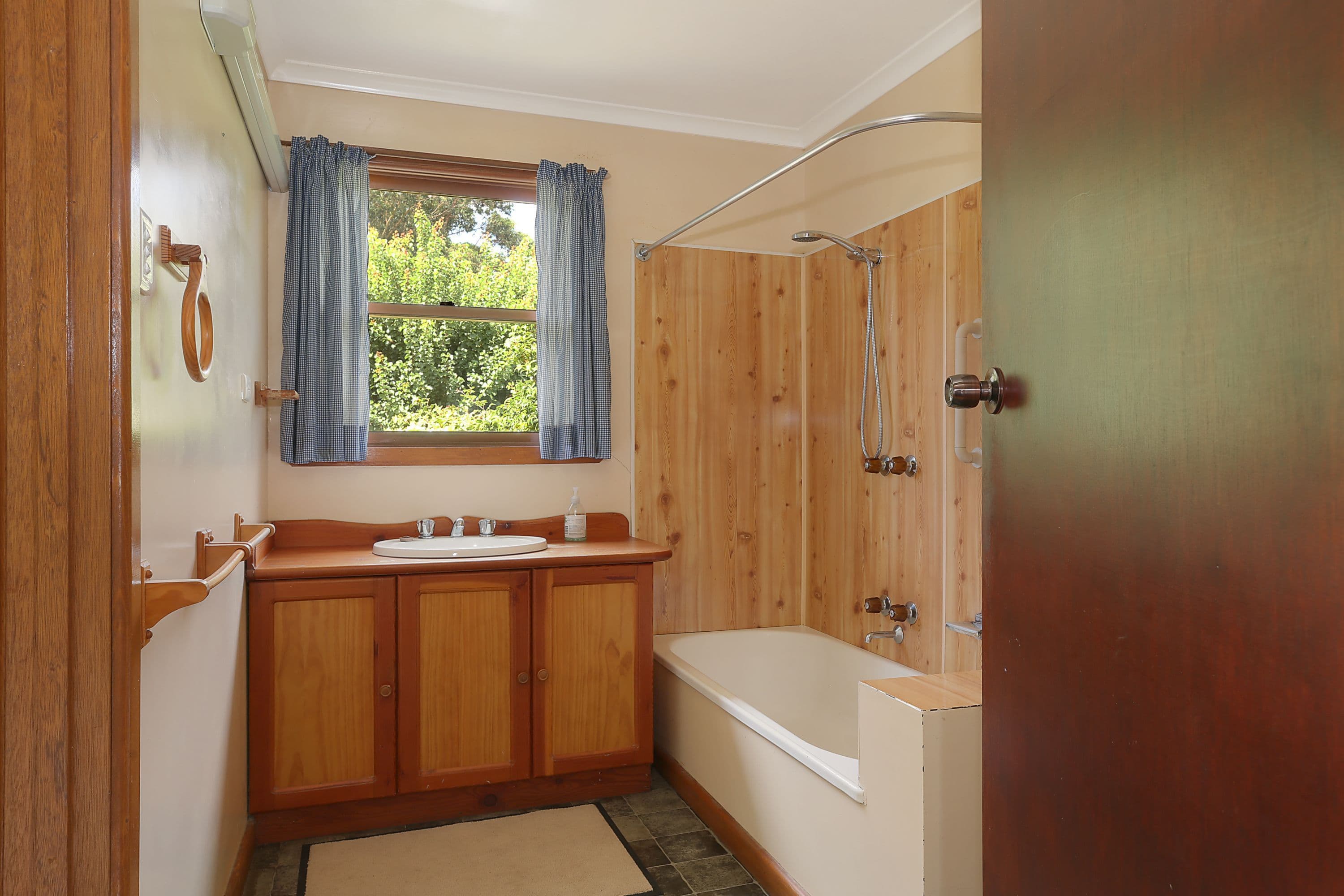 42 Talbot Street, Colac VIC 3250, Colac - Thumbnail 5