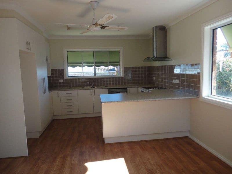 124 Asquith Street, TEMORA NSW 2666, Temora - Thumbnail 2
