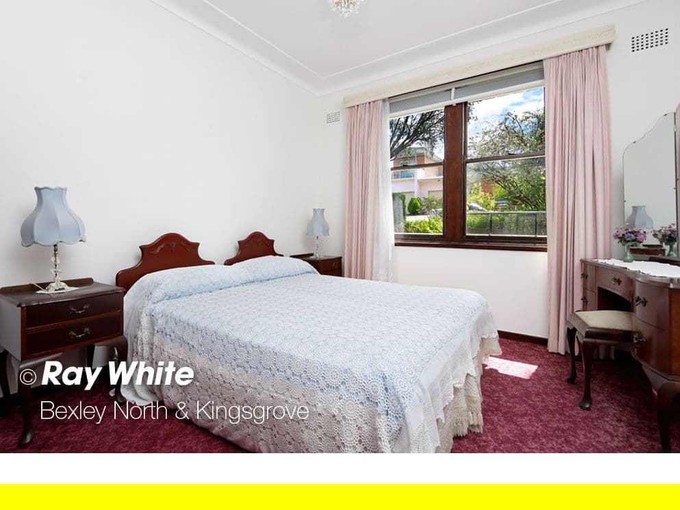 4 Junee Crescent, Kingsgrove - Thumbnail 5