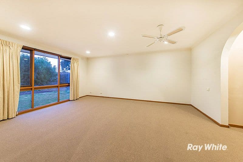 9 McLaren Avenue, Cranbourne VIC 3977, Cranbourne - Thumbnail 6