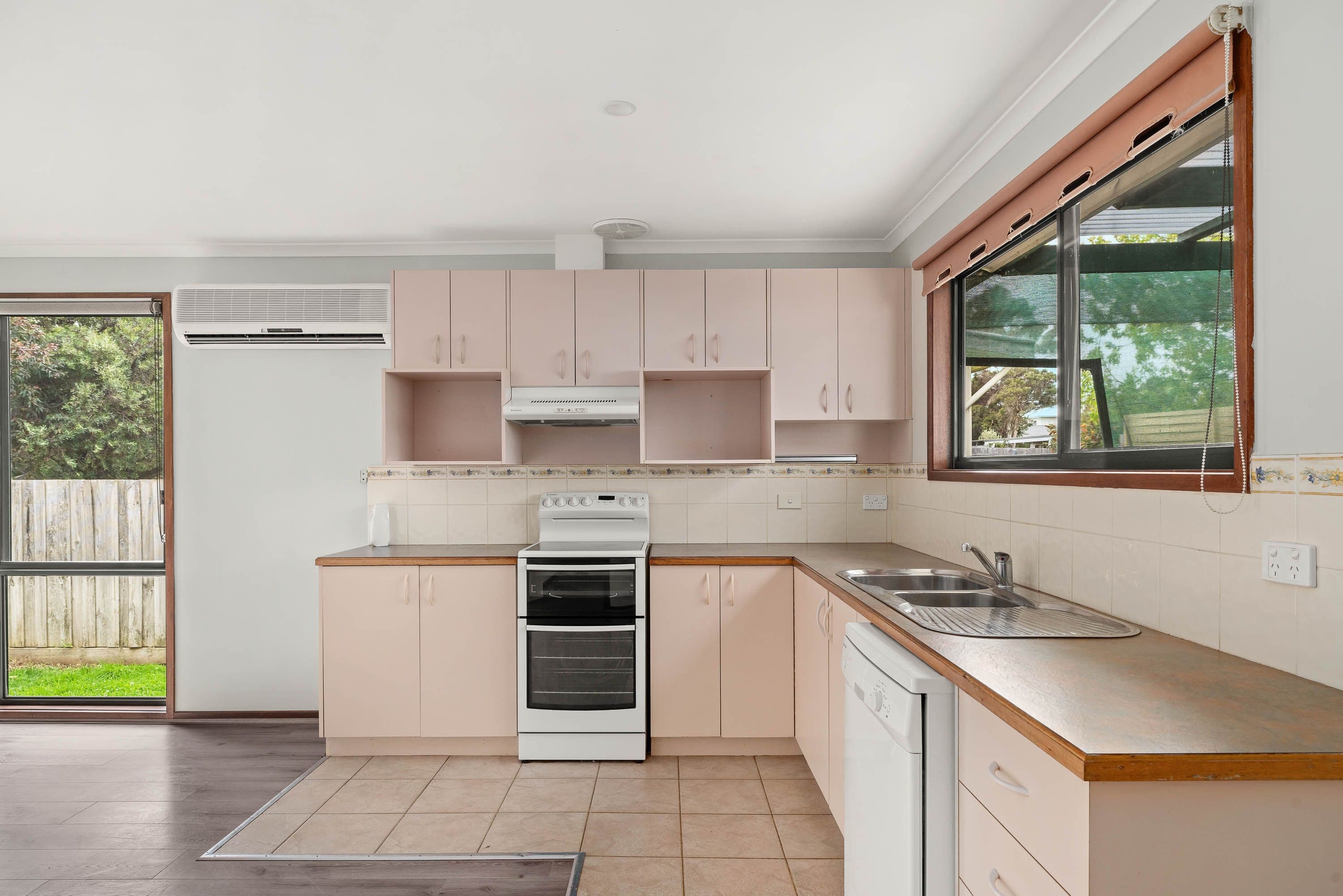 15 Rita Avenue, Cowes VIC 3922, Cowes - Thumbnail 2