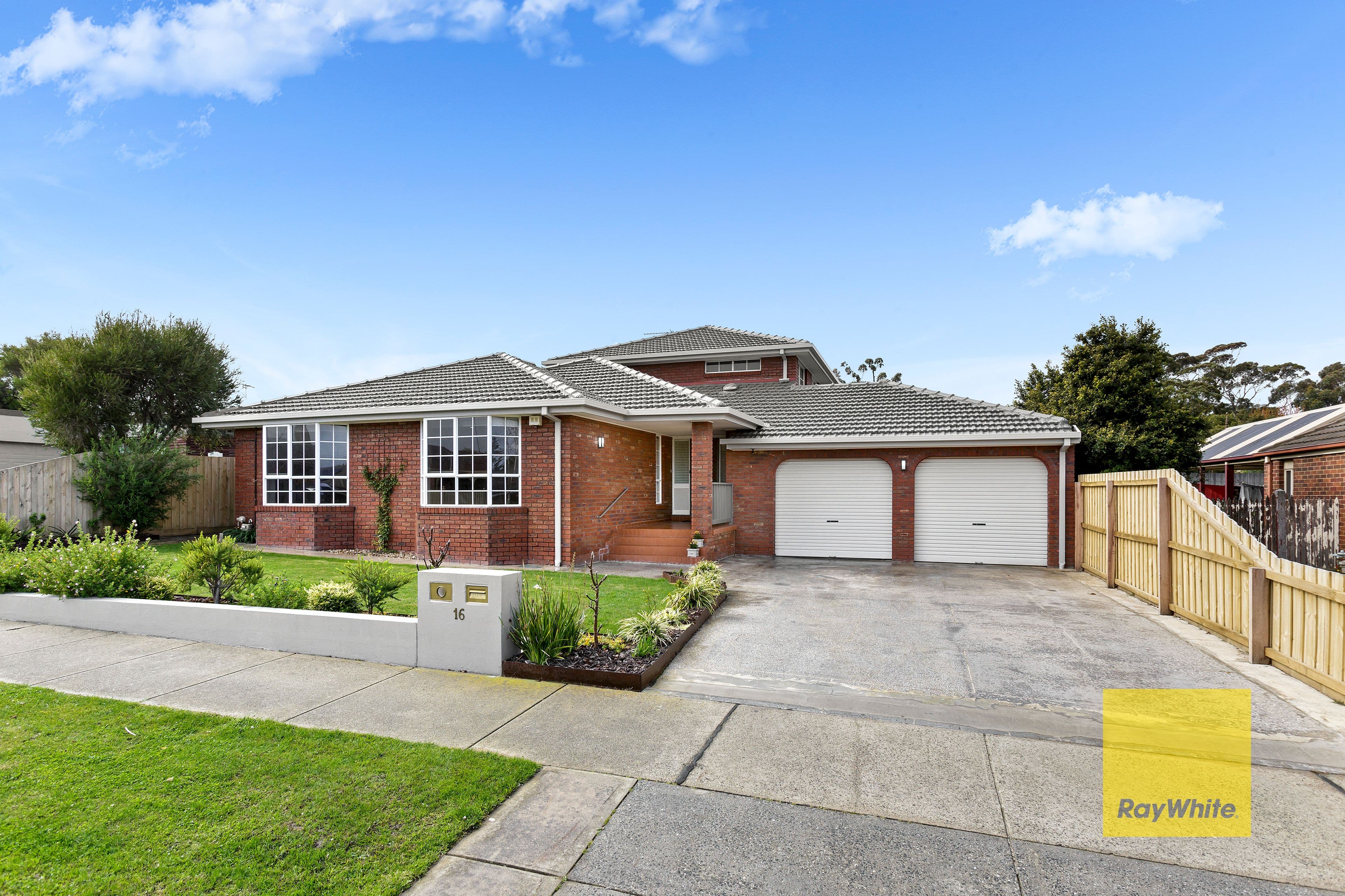 16 Mulquiney Crescent, Highton VIC 3216, Highton - Thumbnail 2