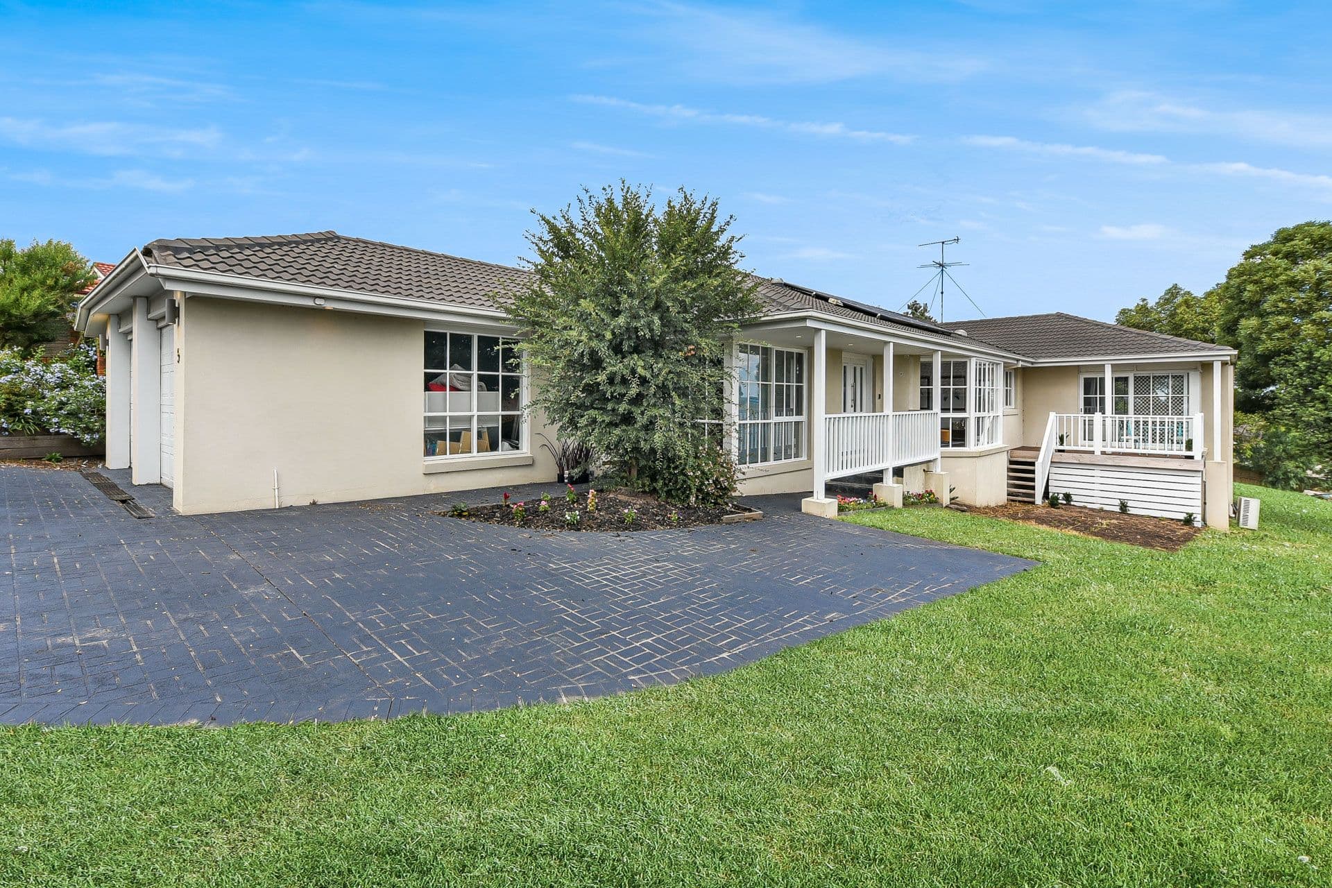 9 Edrington Park Drive, Berwick VIC 3806, Berwick - Thumbnail 2