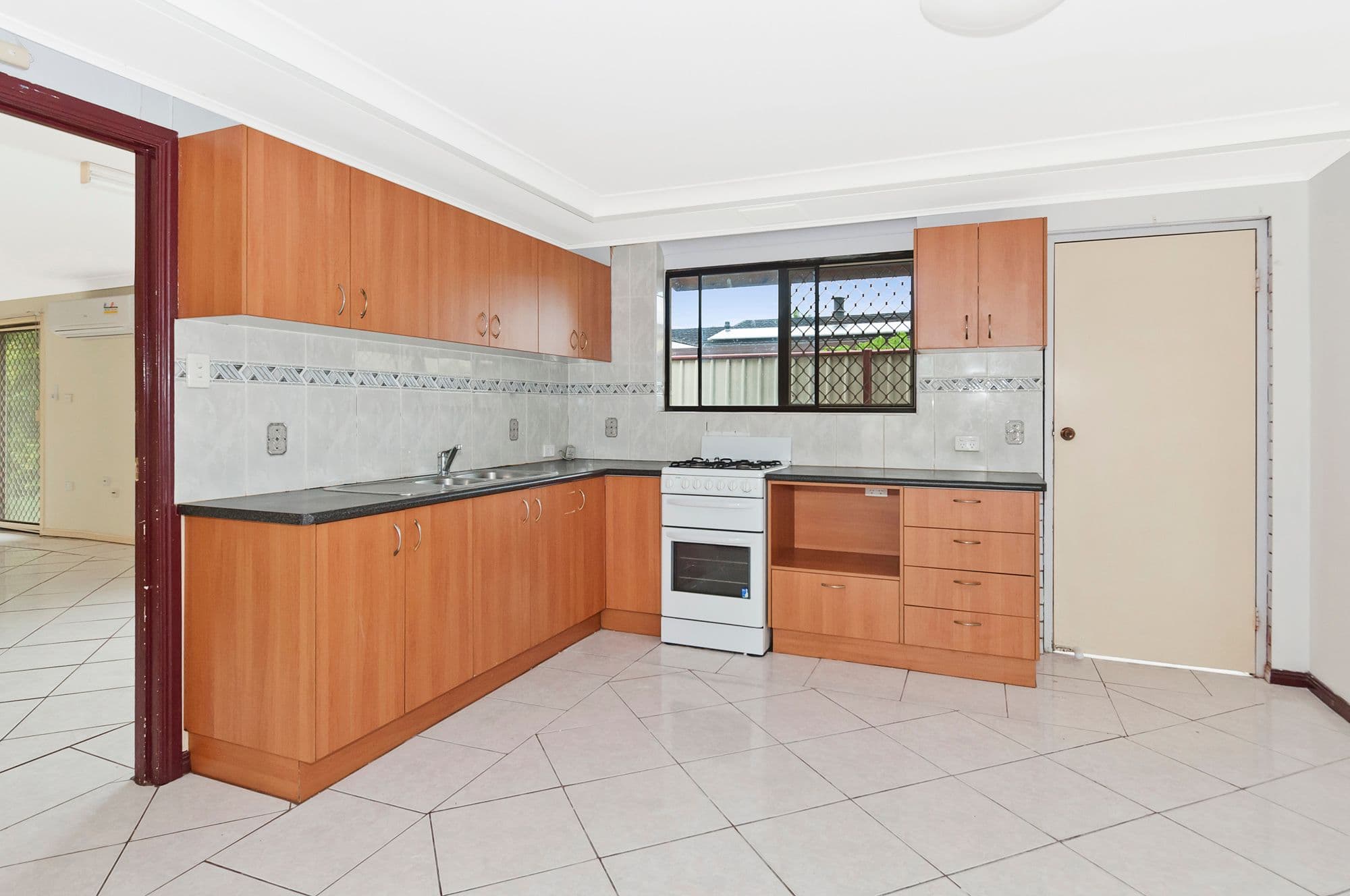 7 Scoresby Street, Mount Warren Park QLD 4207, Mount Warren Park - Thumbnail 6